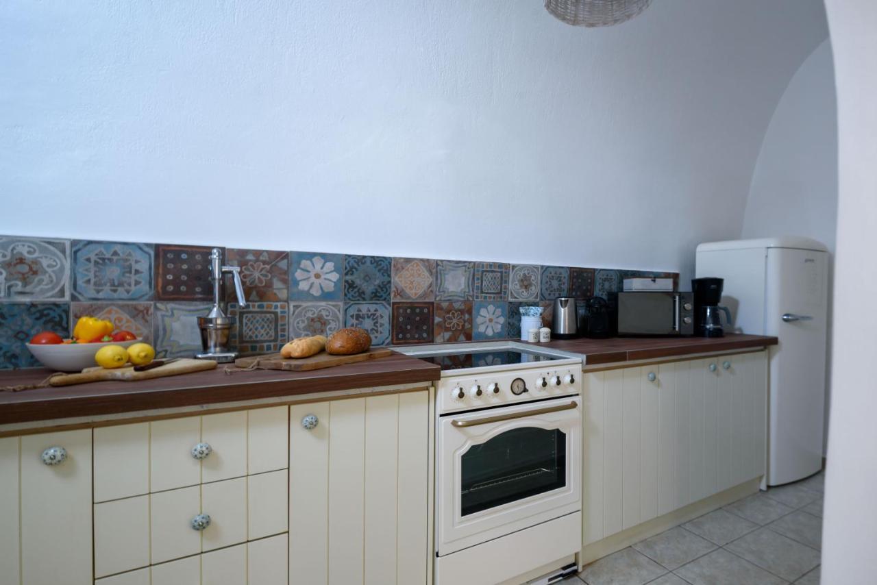 Revelis Villa & Canava Фира Екстериор снимка