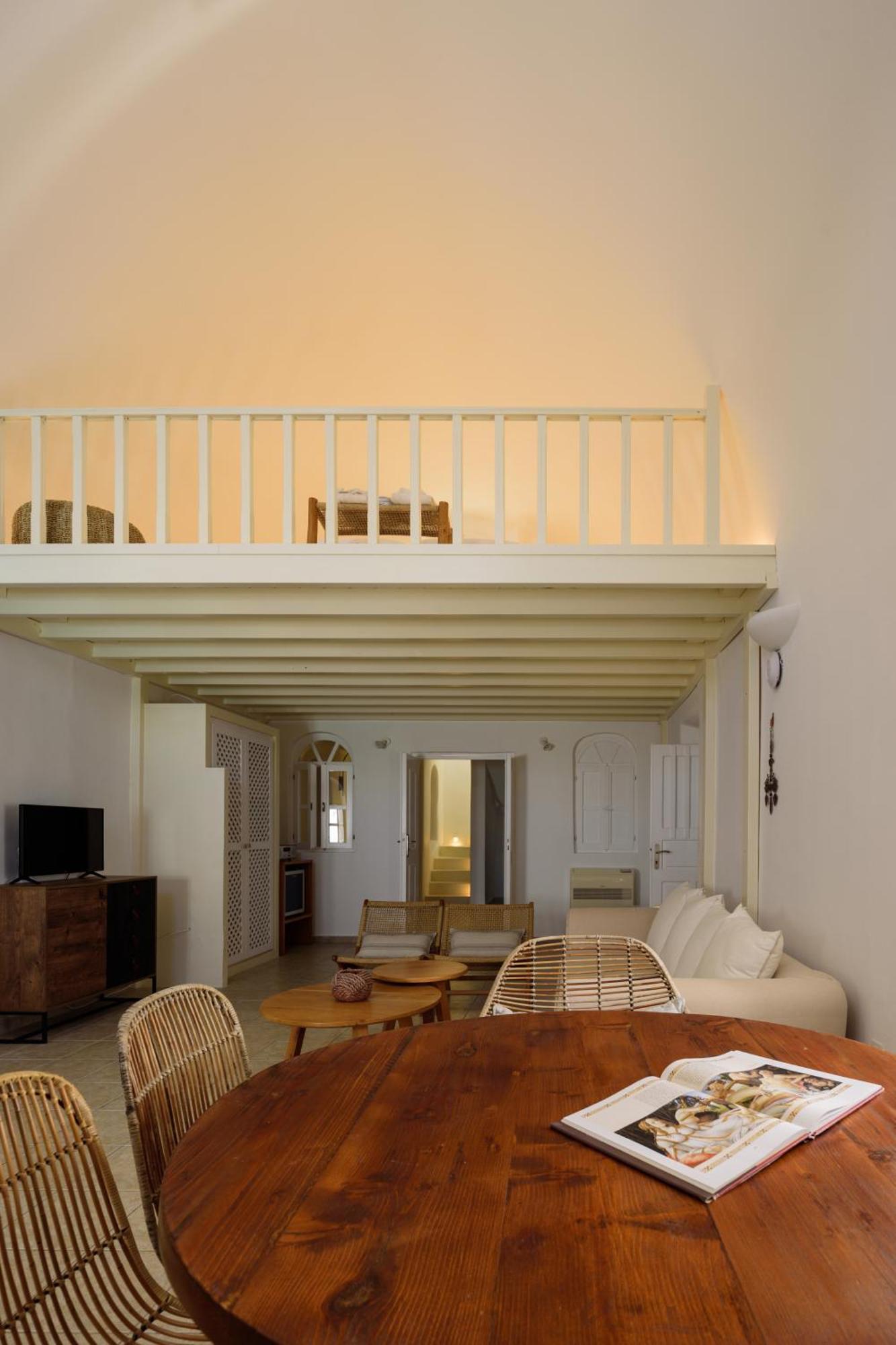 Revelis Villa & Canava Фира Екстериор снимка